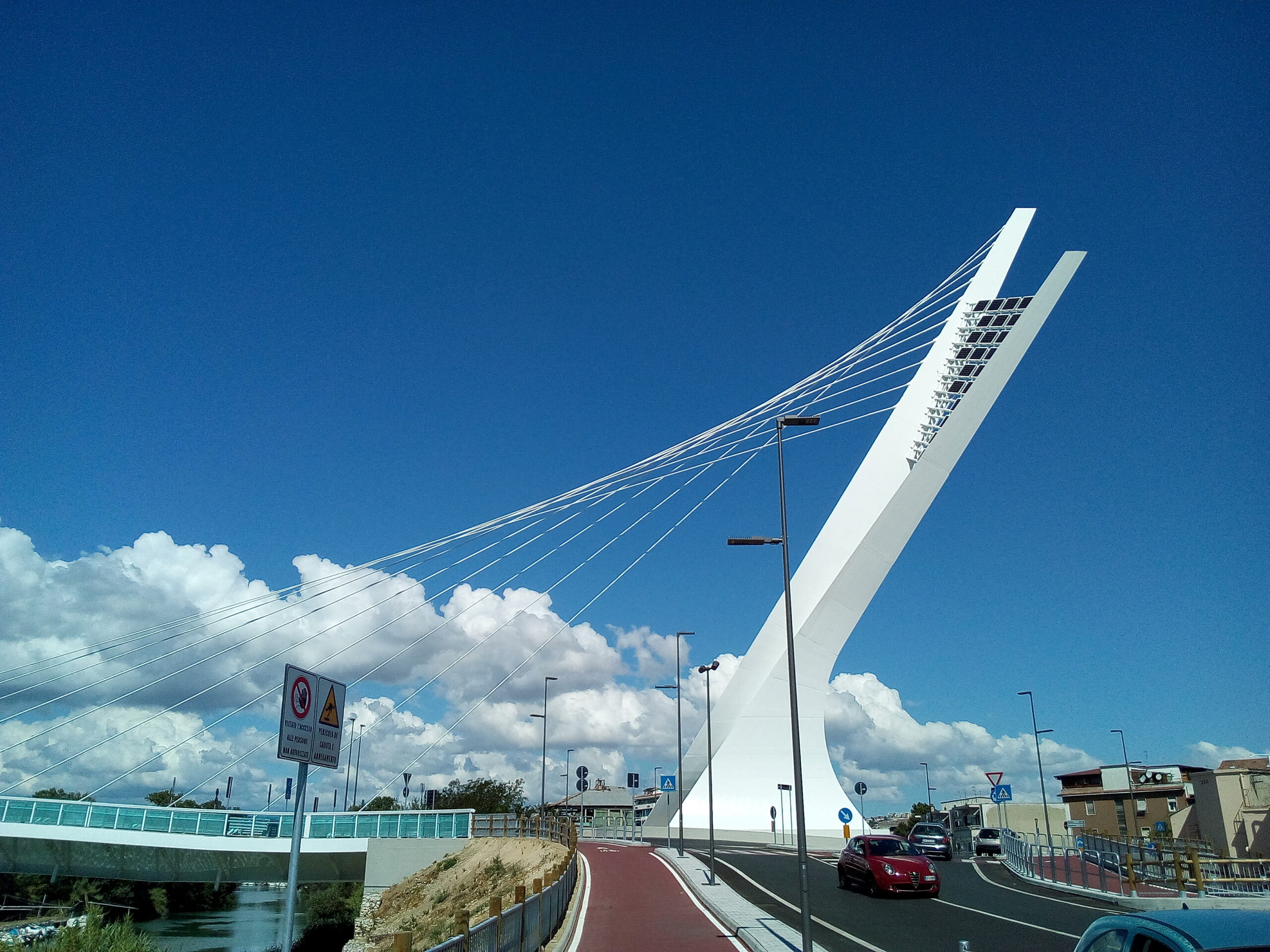 Il ponte Flaiano, uno dei simboli della città